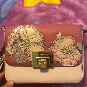 Michael Kors soft pink crossbody purse 👛✨